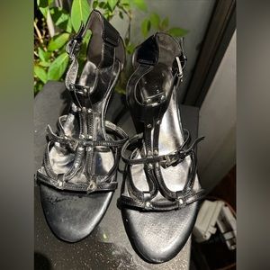 Nine West  7M Leather Strappy Low Heel Ankle Strap 2” Heel